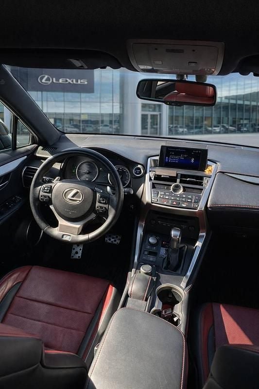 Begagnad Lexus NX300h 197 HK (144 kW) 2015 SUV