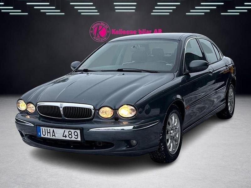 Grå Begagnad 2001 Jaguar X-type Sedan | 38 900 kr (Dyr) - Bild 1/4