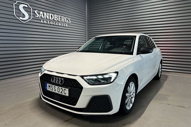 Vit Begagnad 2019 Audi A1 Sportback Proline Halvkombi | 169 500 kr (Marknadspris) - Bild 1/4