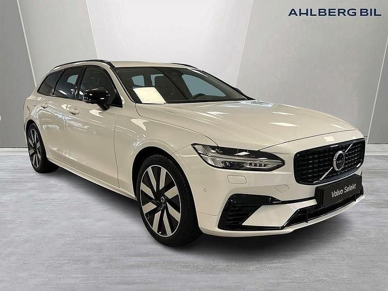 Begagnad Volvo V90 Plus 253 HK (186 kW) 2024 Vit Kombi
