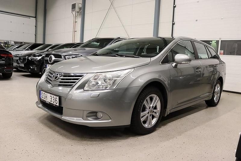 Grå Begagnad 2009 Toyota Avensis Business Edition Kombi | 89 900 kr (Marknadspris) - Bild 1/4