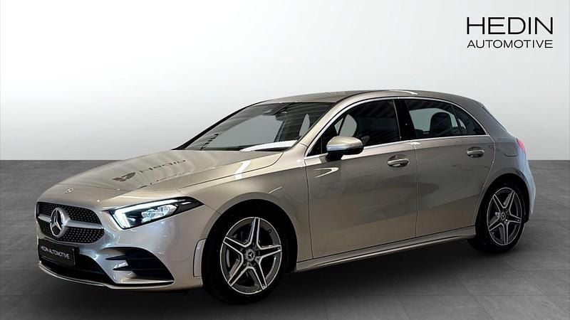 Svart Begagnad 2020 Mercedes A180 AMG line Kombi | 274 900 kr (Marknadspris) - Bild 1/4