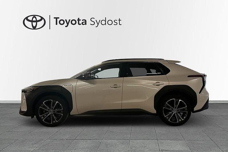 Begagnad Toyota bZ4X Executive 161 kW (219 HK) 2022 Vit SUV