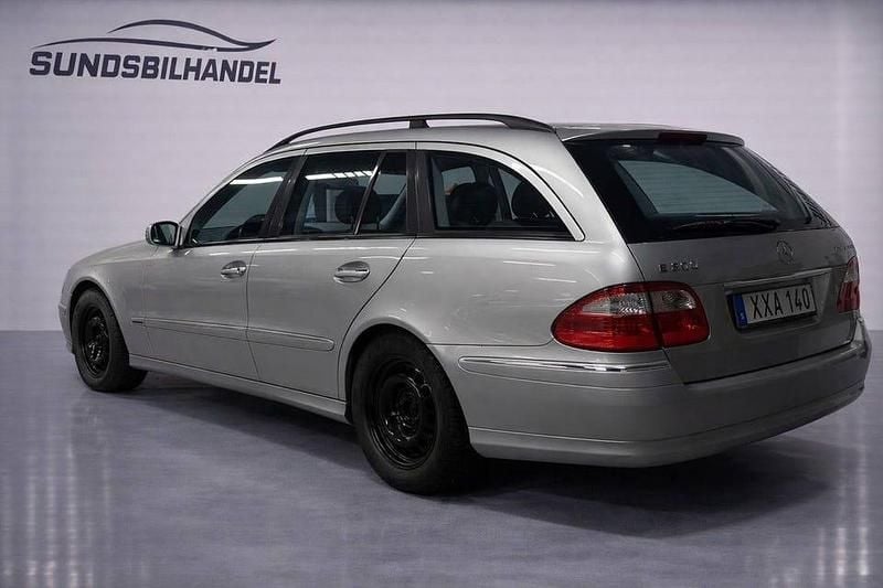 Begagnad Mercedes E200 Avantgarde 163 HK (119 kW) 2005 Silver Kombi