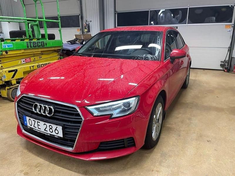 Röd Begagnad 2018 Audi A3 Proline Sedan | 165 000 kr (Marknadspris) - Bild 1/2