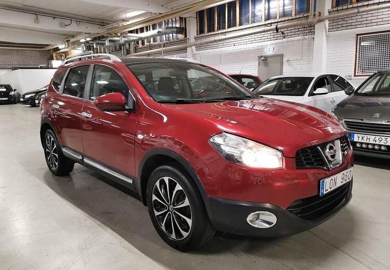 Begagnad Nissan Qashqai +2 142 HK (104 kW) 2011 Röd SUV