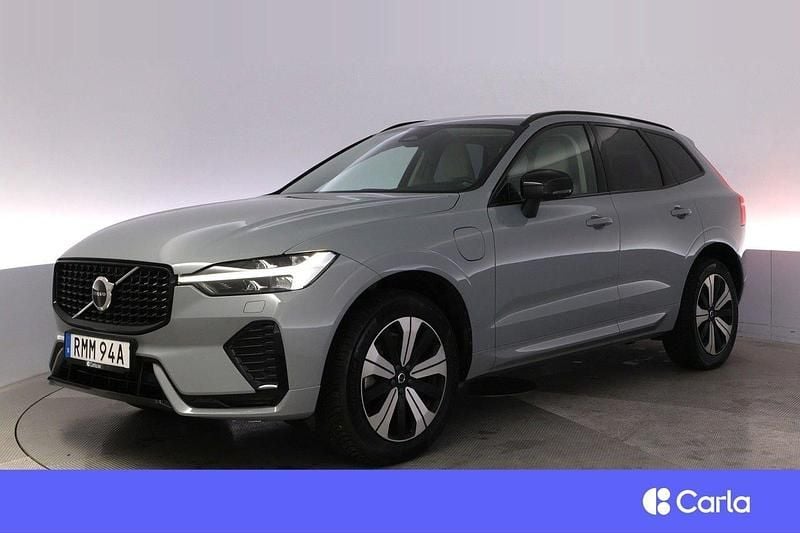 Grå Begagnad 2023 Volvo XC60 Plus SUV | 513 900 kr (Marknadspris) - Bild 1/4