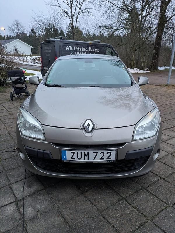 Begagnad Renault Mégane III 101 HK (74 kW) 2010 Halvkombi