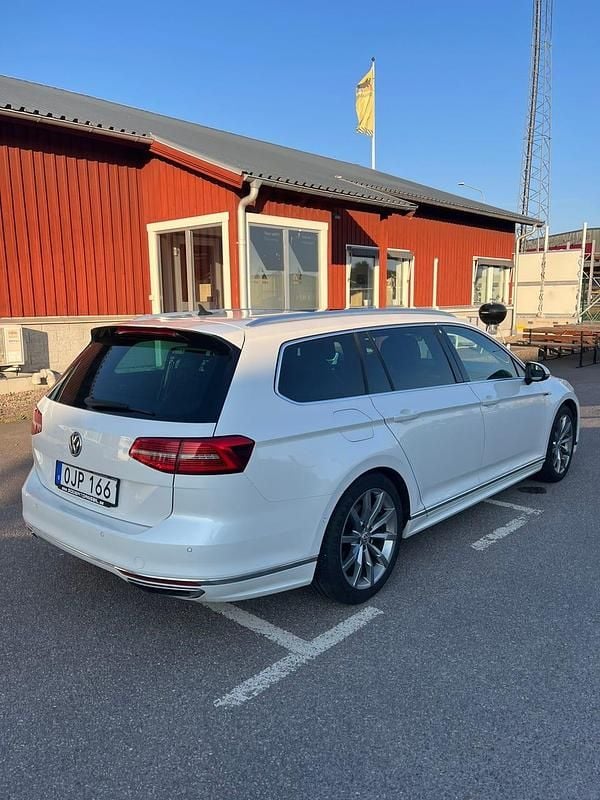 Begagnad VW Passat 280 HK (205 kW) 2017 Pärlemovit