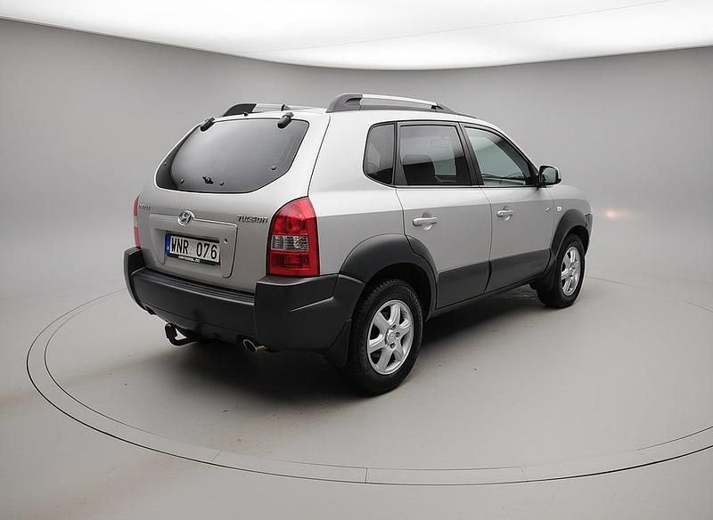 Begagnad Hyundai Tucson GLS 141 HK (103 kW) 2004 Silvermetallic SUV