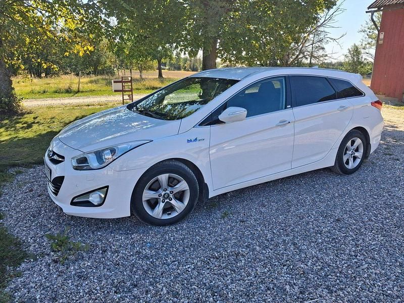Vit Begagnad 2014 Hyundai i40 Kombi | 85 000 kr (Marknadspris) - Bild 1/4