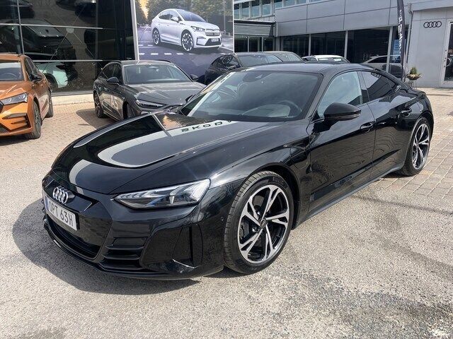 Svart (mytsvart metallic) Begagnad 2022 Audi e-tron GT quattro Design Sedan | 579 000 kr (Marknadspris) - Bild 1/4