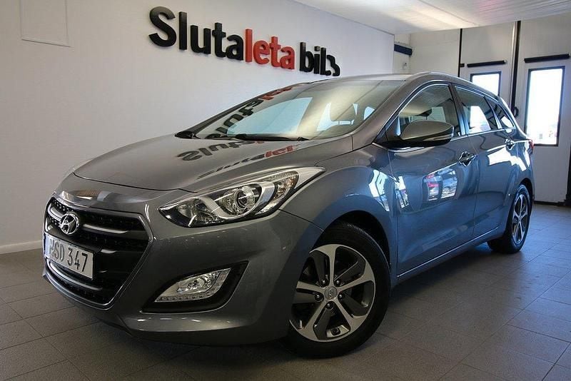 Grå (grå metallic) Begagnad 2015 Hyundai i30 Comfort Kombi | 99 900 kr (Marknadspris) - Bild 1/4
