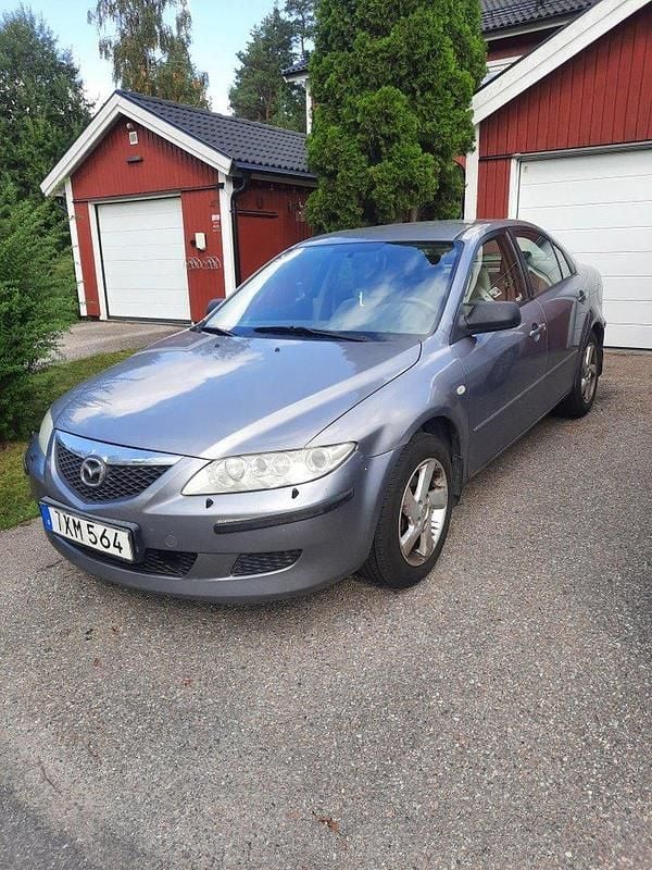 Grå Begagnad 2003 Mazda 6 Inclusive Halvkombi | 10 500 kr (Marknadspris) - Bild 1/4