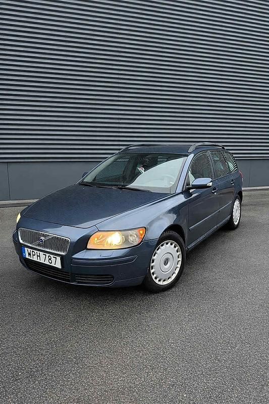 Blå Begagnad 2005 Volvo V50 Kombi | 32 000 kr (Marknadspris) - Bild 1/4