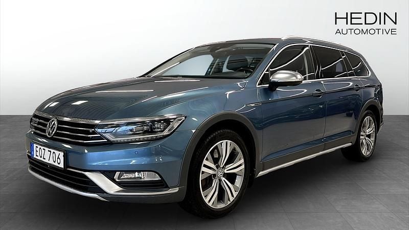 Blå Begagnad 2017 VW Passat Alltrack Kombi | 209 900 kr (Marknadspris) - Bild 1/4