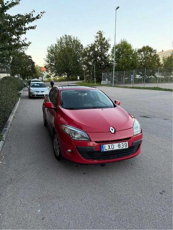 Röd Begagnad 2012 Renault Mégane III Halvkombi | 41 000 kr (Bra pris) - Bild 1/4