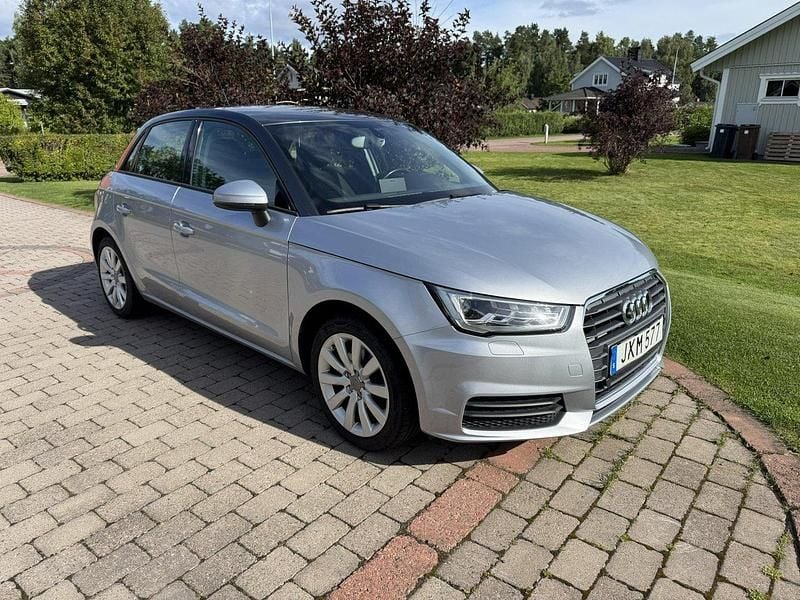 Silver Begagnad 2016 Audi A1 Sportback Sport Halvkombi | 118 000 kr (Superpris) - Bild 1/4