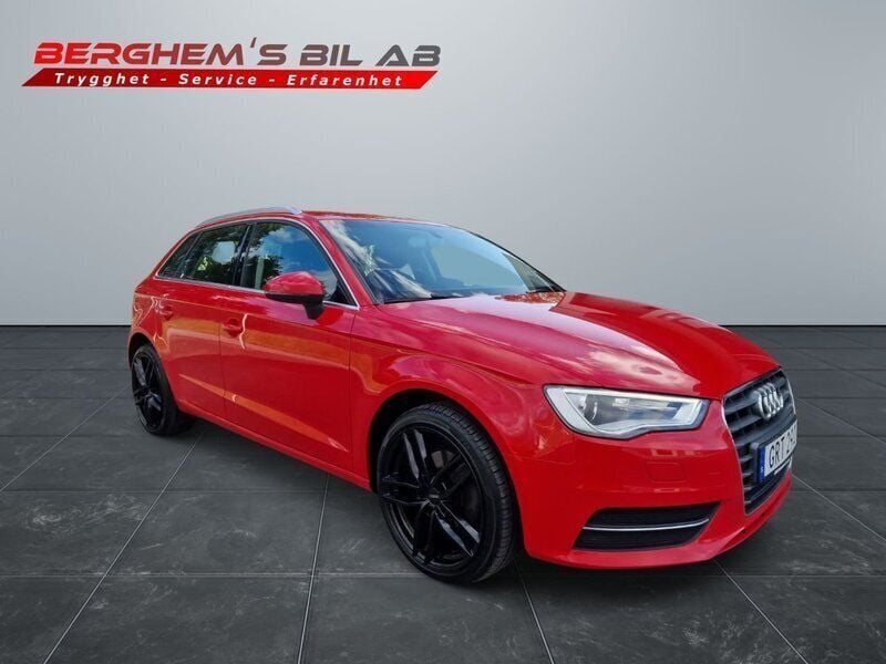 Röd Begagnad 2015 Audi A3 Sportback Attraction Halvkombi | 129 900 kr (Marknadspris) - Bild 1/3