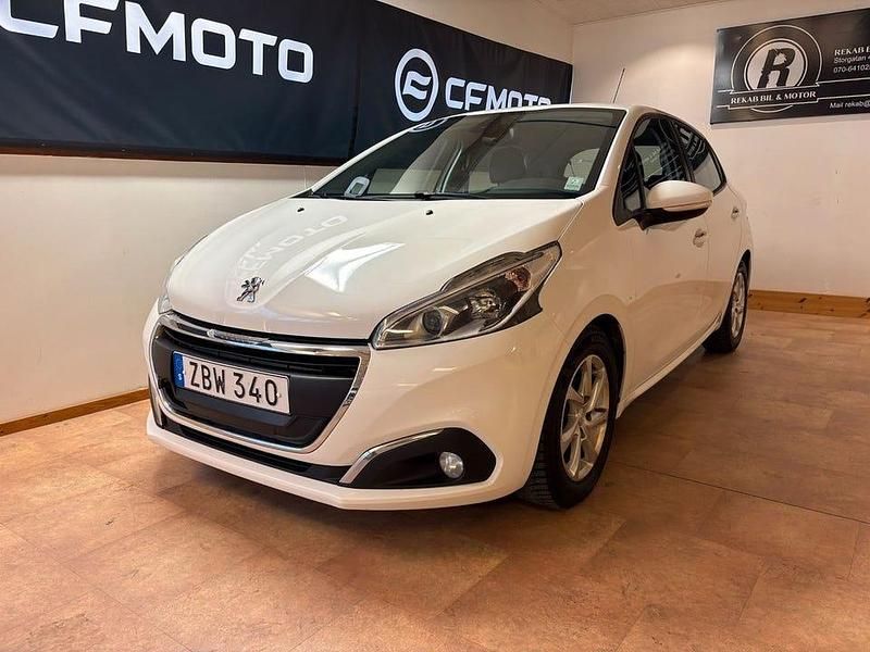 Flerfärgad (vit) Begagnad 2017 Peugeot 208 S Halvkombi | 64 900 kr (Marknadspris) - Bild 1/4