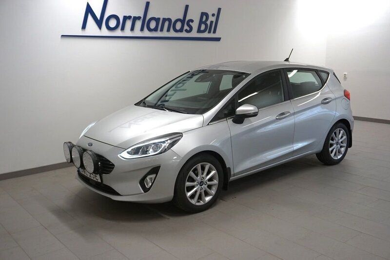 Grå Begagnad 2020 Ford Fiesta Halvkombi | 119 000 kr (Marknadspris) - Bild 1/4