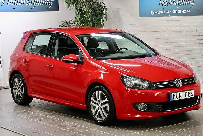 Begagnad VW Golf VII 105 HK (77 kW) 2012 Röd Halvkombi