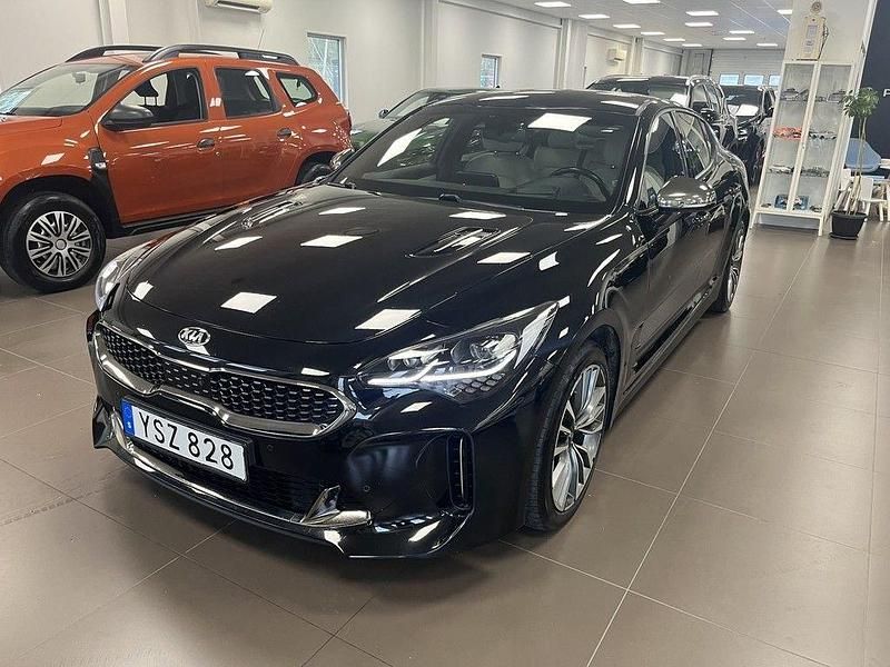 Svart Begagnad 2017 Kia Stinger GT-Line Halvkombi | 249 000 kr (Marknadspris) - Bild 1/4