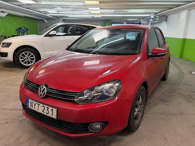 Begagnad VW Golf VI 105 HK (77 kW) 2011 Röd Halvkombi