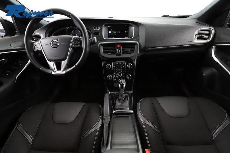 Begagnad Volvo V40 Business Edition 122 HK (89 kW) 2016 Svart Kombi