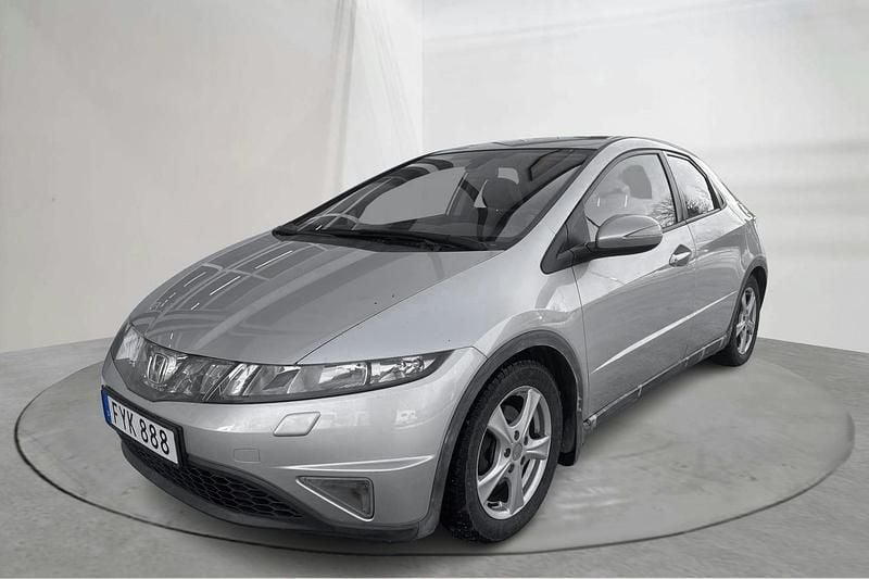 Begagnad Honda Civic 140 HK (102 kW) 2007 Silver