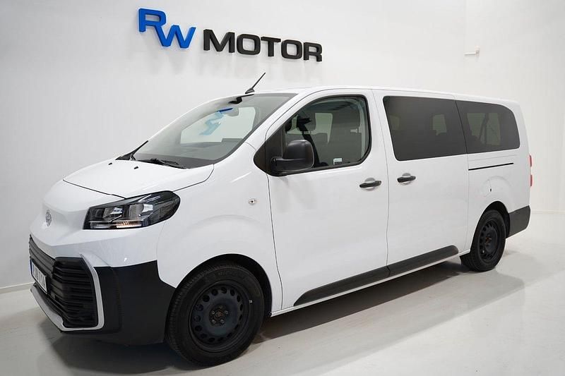 Vit Begagnad 2024 Toyota Proace Verso Kombi | 449 900 kr (Dyr) - Bild 1/4