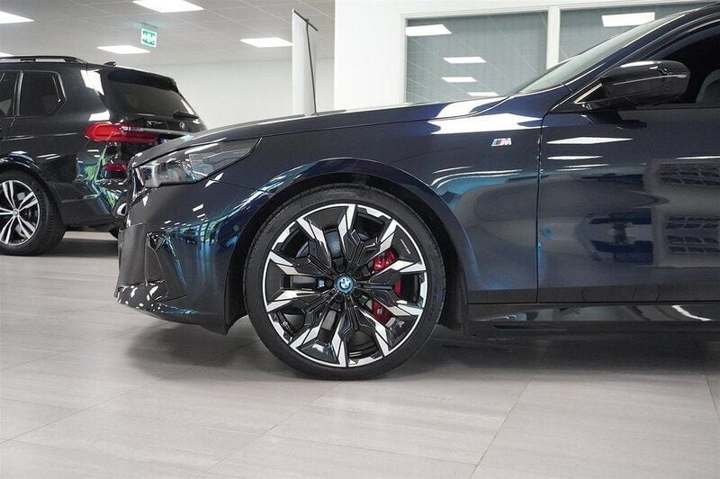 Begagnad BMW i5 Comfort Edition 442 kW (601 HK) 2024 Svart Sedan