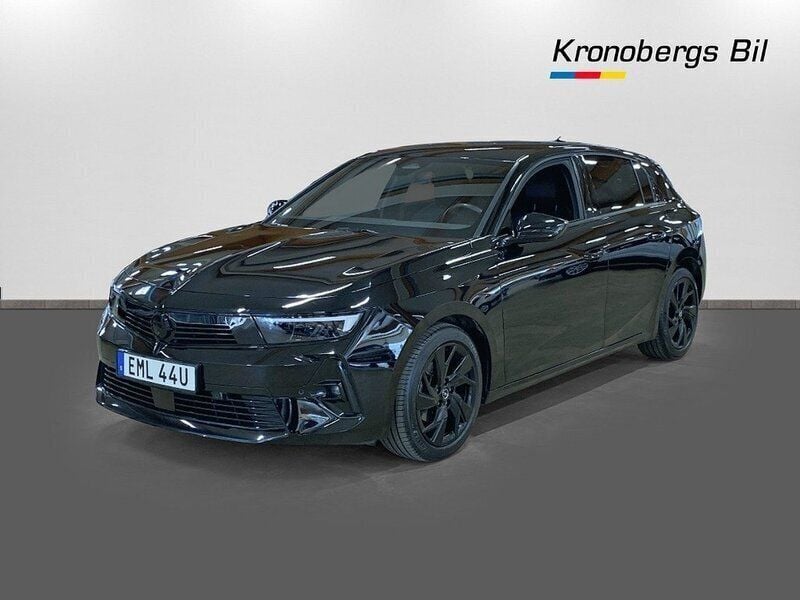 Svart Begagnad 2022 Opel Astra Halvkombi | 244 500 kr (Marknadspris) - Bild 1/4