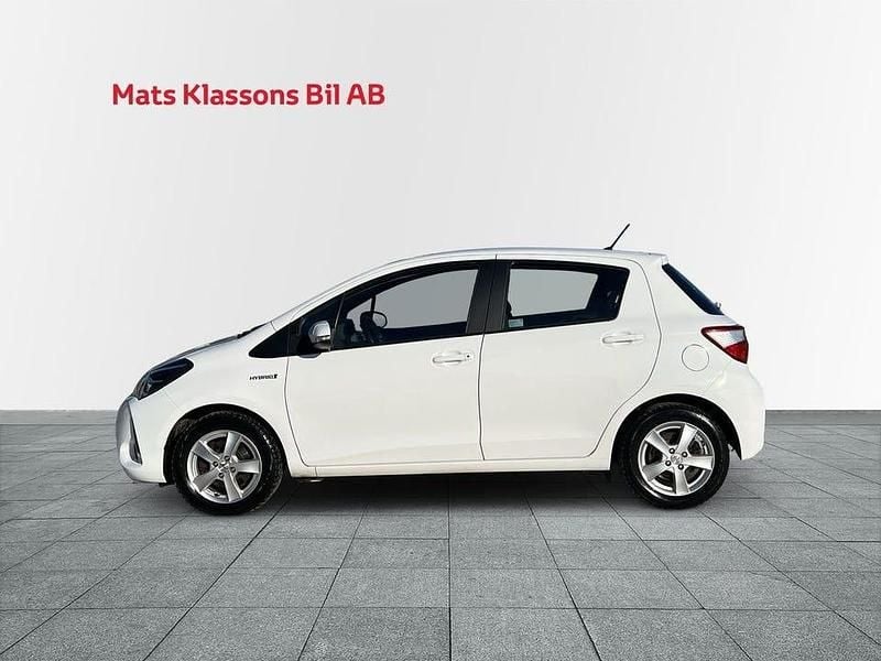 Begagnad Toyota Yaris Hybrid Active 102 HK (75 kW) 2018 Vit Halvkombi