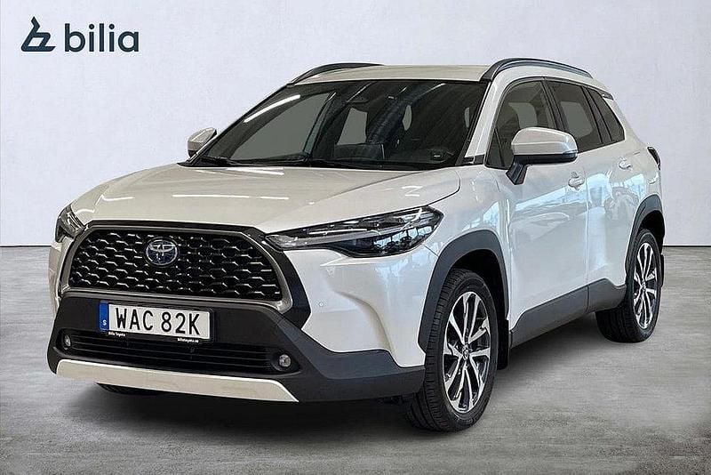 Vit Begagnad 2022 Toyota Corolla Cross Style SUV | 369 900 kr (Marknadspris) - Bild 1/3