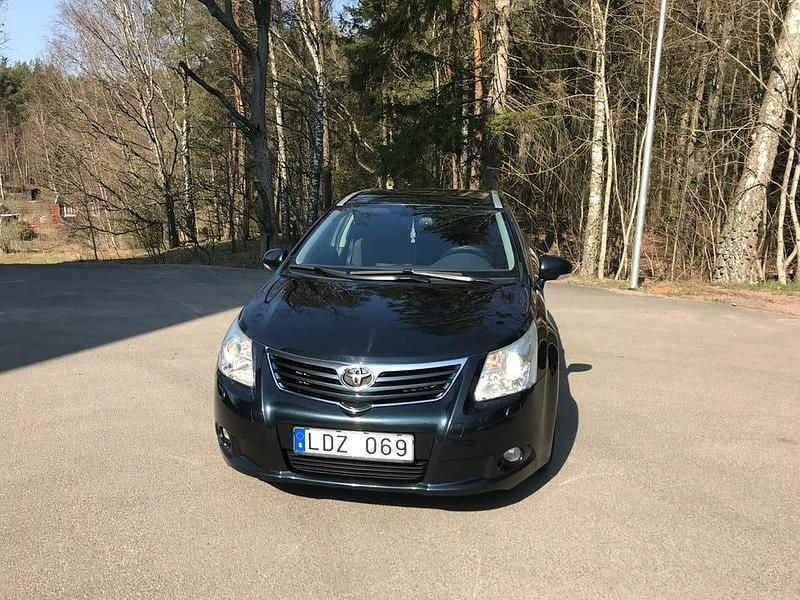 Begagnad Toyota Avensis Multidrive S 152 HK (111 kW) 2010 Kombi