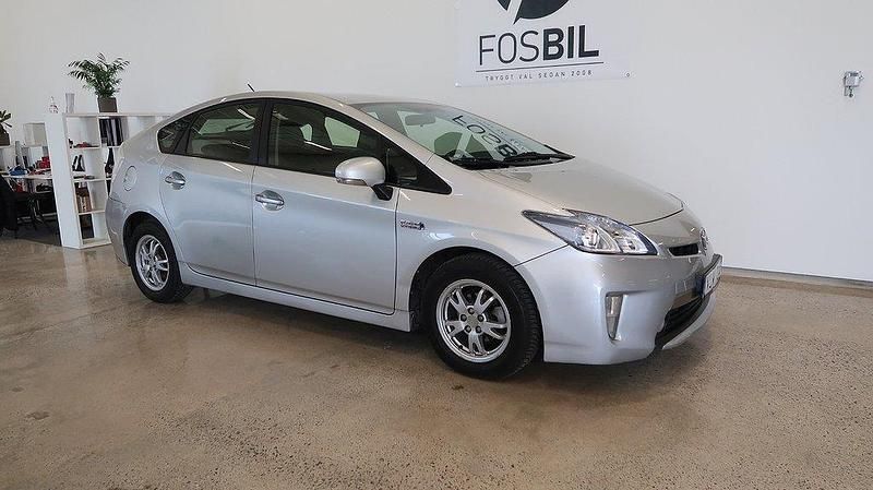 Silver Begagnad 2012 Toyota Prius Plug-in Hybrid Halvkombi | 89 900 kr (Marknadspris) - Bild 1/4