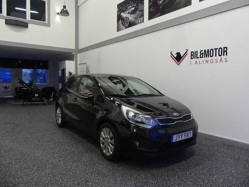 Svart Begagnad 2013 Kia Rio | 53 900 kr (Lite dyr) - Bild 1/4