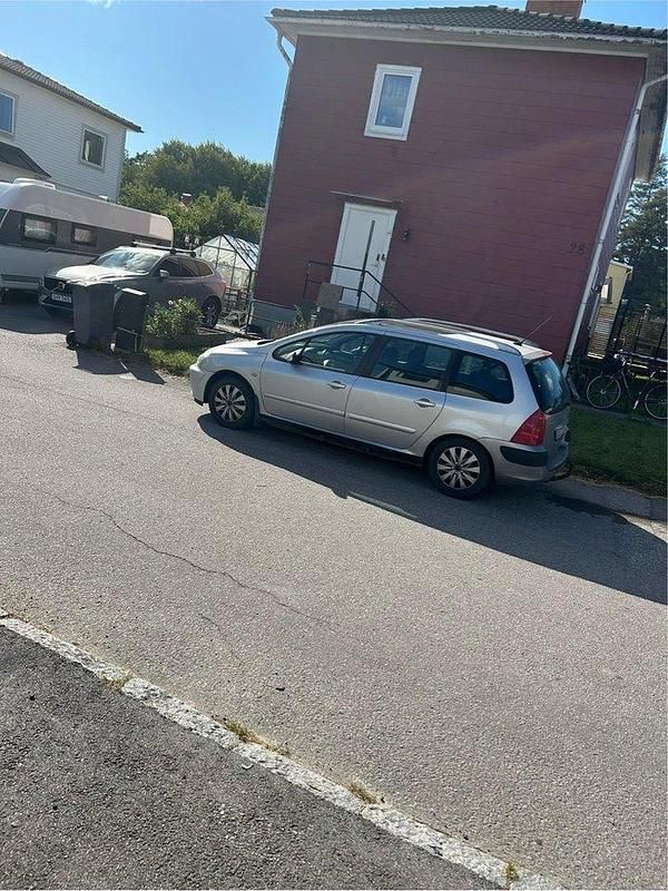 Grå Begagnad 2004 Peugeot 307 Kombi | 18 900 kr (Marknadspris) - Bild 1/1