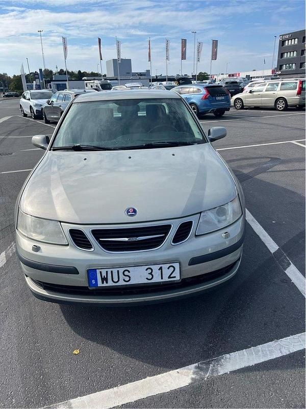 Silver Begagnad 2005 Saab 9-3 Linear Sedan | 18 000 kr (Marknadspris) - Bild 1/4
