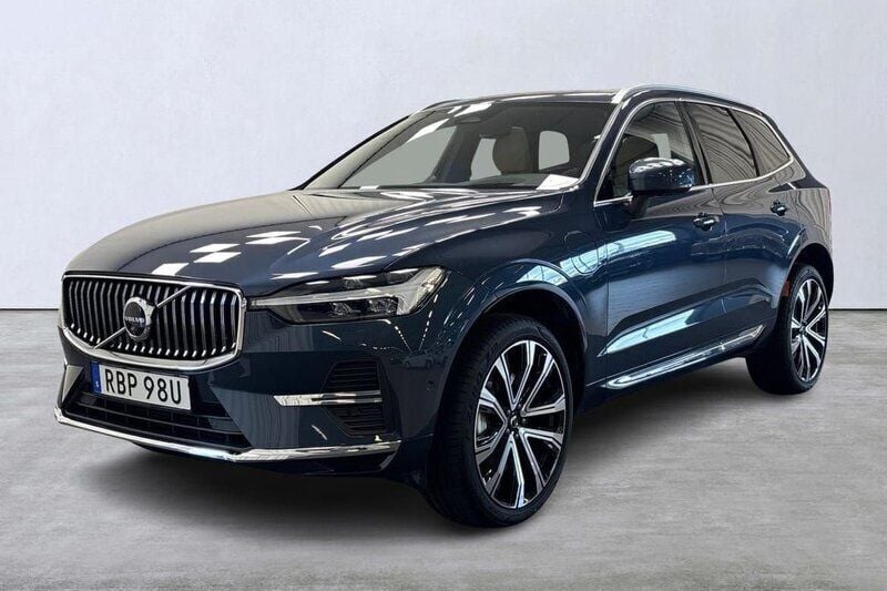 Mörkblå (blå) Begagnad 2024 Volvo XC60 Plus SUV | 615 000 kr (Dyr) - Bild 1/4