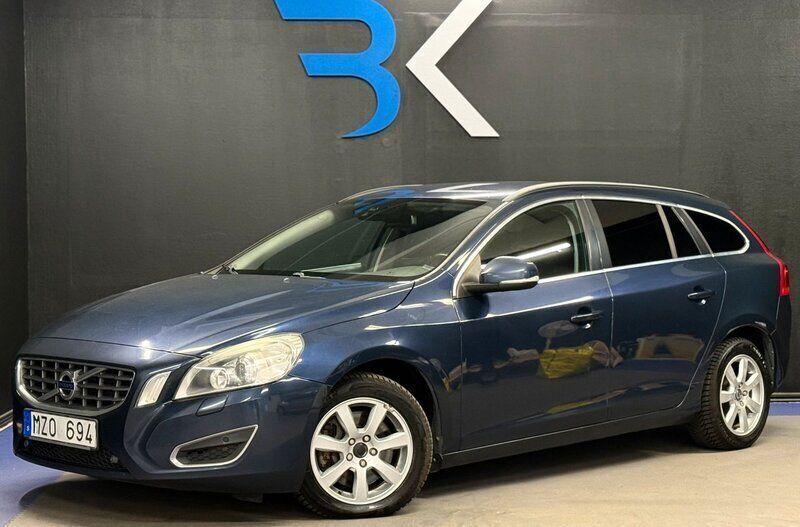 Blå Begagnad 2012 Volvo V60 Momentum Kombi | 99 900 kr (Marknadspris) - Bild 1/4