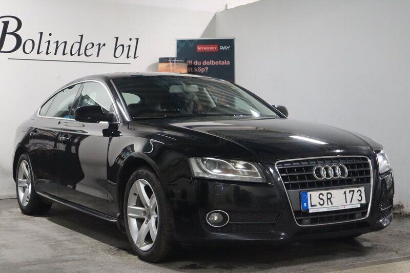 Svart Begagnad 2011 Audi A5 Sportback Comfort Halvkombi | 79 800 kr (Marknadspris) - Bild 1/4