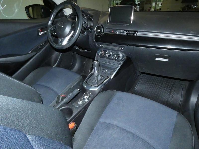 Begagnad Mazda 2 90 HK (66 kW) 2015 Brun Halvkombi