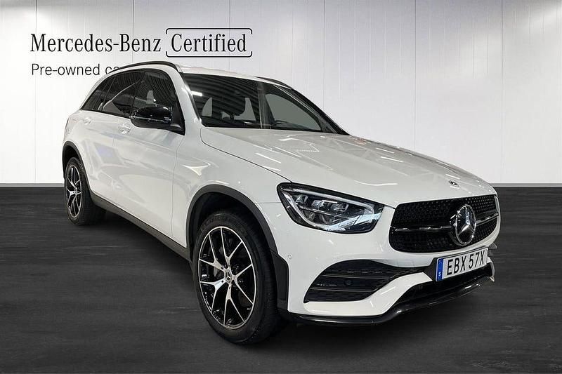 Begagnad Mercedes GLC300e AMG line 306 HK (225 kW) 2022 Vit