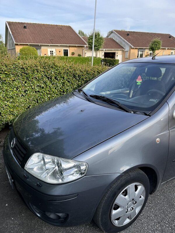 Silver Begagnad 2004 Fiat Punto Dynamic Halvkombi | 21 500 kr - Bild 1/4