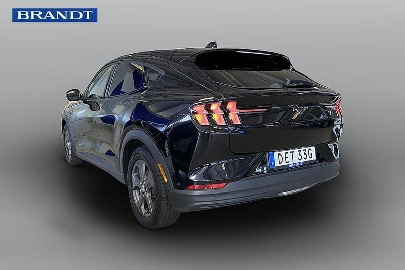 Svart Begagnad 2021 Ford Mustang Mach-E SUV | 369 900 kr (Marknadspris) - Bild 1/3