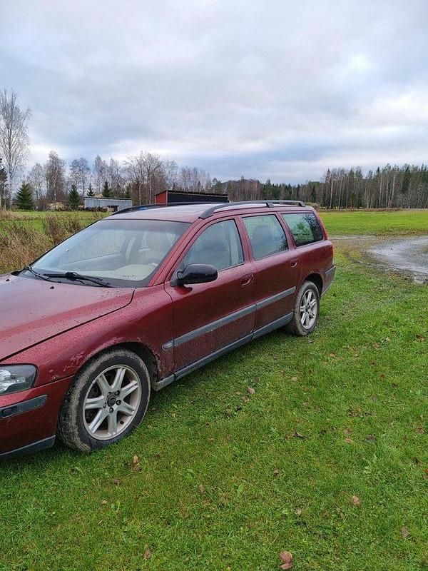 Röd Begagnad 2002 Volvo V70 Kombi | 5 000 kr (Bra pris) - Bild 1/2