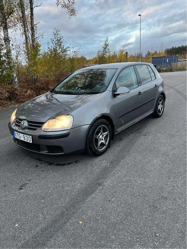 Grå Begagnad 2006 VW Golf V Trendline Halvkombi | 16 500 kr (Bra pris) - Bild 1/4