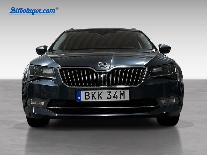Begagnad Skoda Superb 192 HK (141 kW) 2019 Grå Kombi